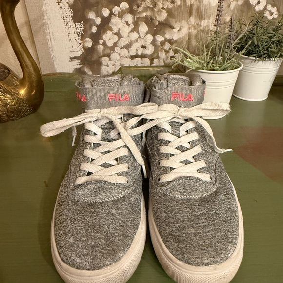 Fila Hightops, Sweet grey & PiNK! size 8 - Picture 1 of 5